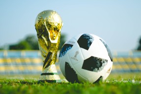 2026 FIFA世界盃-Doinb奇招破敌，RW爆冷掀翻SKT！